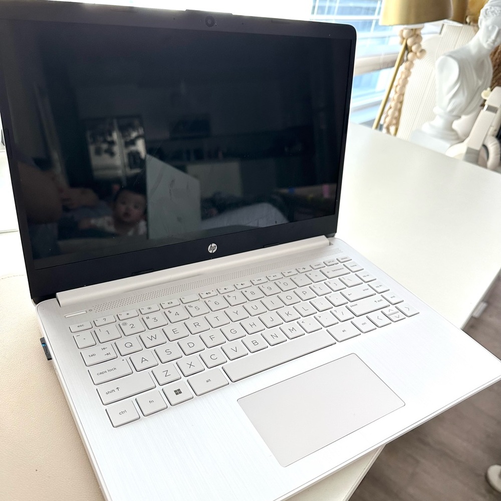 HP Ultra Light Laptop 14 inch - HP 14 inch white laptop